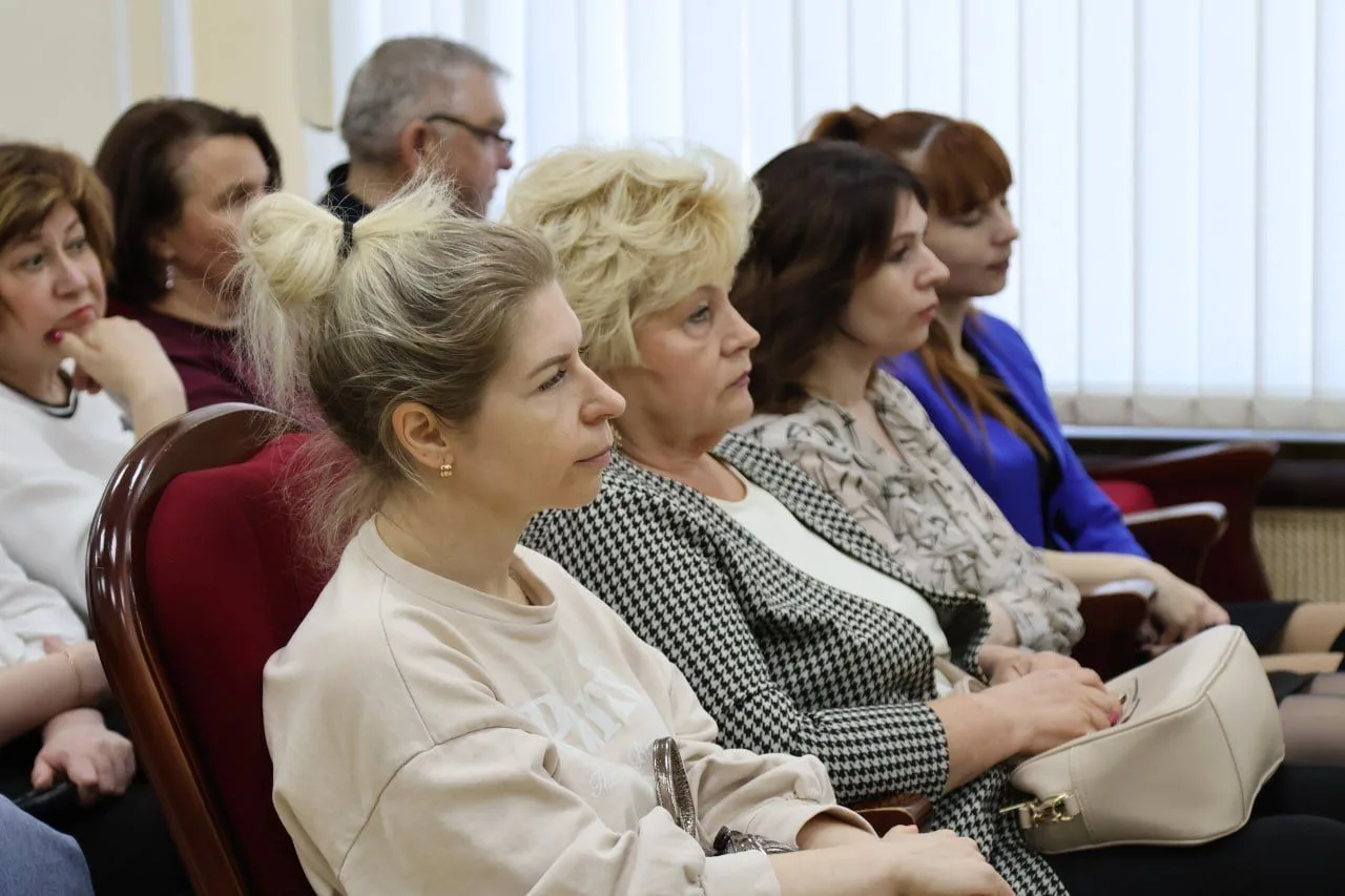 🤝Депутат Мособлдумы Андрей Голубев встретился с однопартийцами в Ступино  В администрации городского