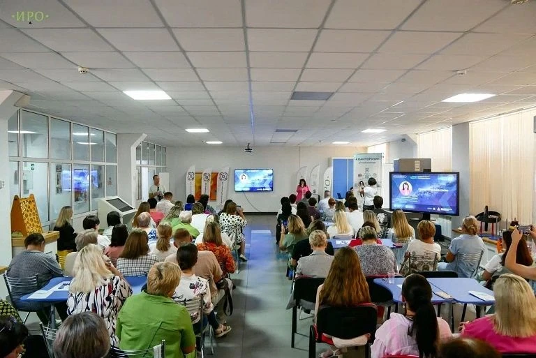📣Более 100 педагогов приняли участие в секции «Профориентация» областного образователь...