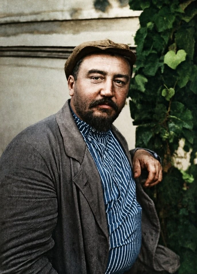 Однажды, когда вернулись с богатым уловом, Куприн с рыбаками, как было принято в артели...