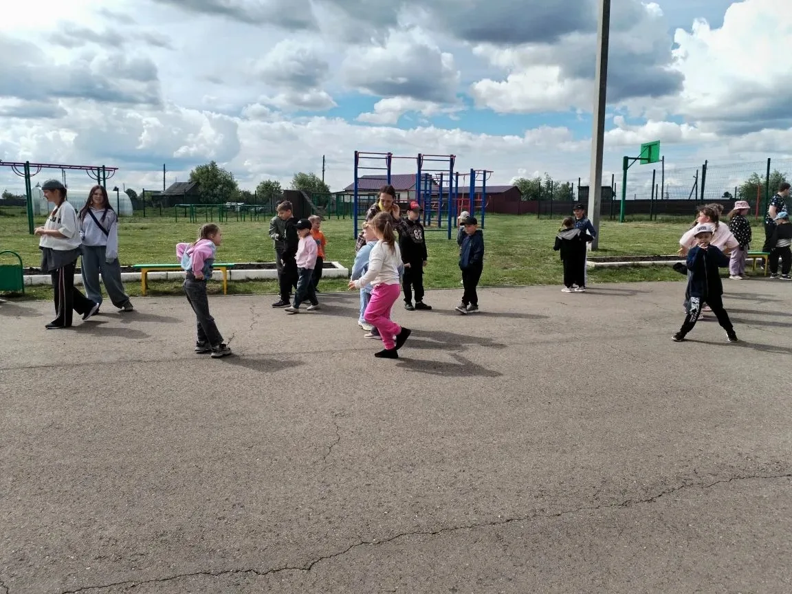 «Планета дружбы»
 
1 июня на территории Тыретской школы состоялось торжественное открытие детского л