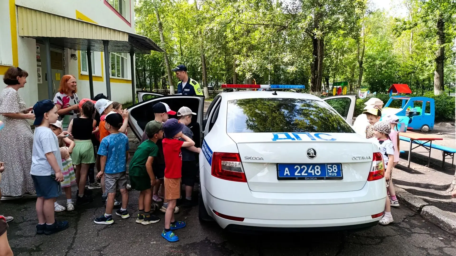 В нашем детском саду прошел необычный и очень важный день. К ребятам пришел  командир взвода №1 отде
