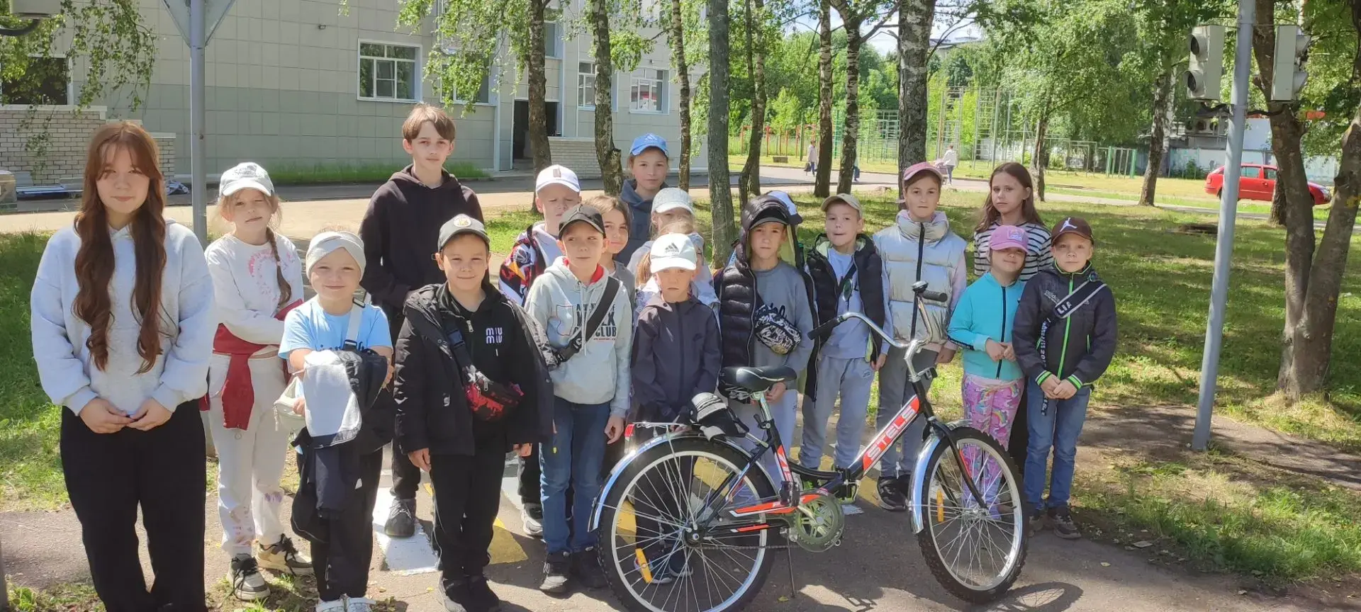 👋 Хотим поделиться новостью о прошедшем мероприятии.
🗓 17 июня наш школьный отряд принял участие в