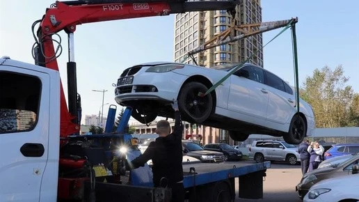 BMW без двигателя и номеров вывезли из Центрального района Красноярска