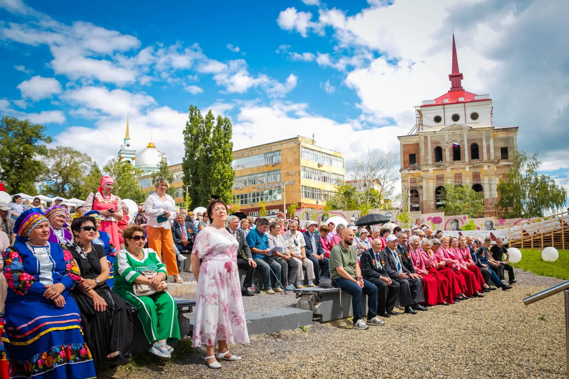 Сегодня на Полугоре состоялся открытый городской фестиваль песенного творчества «Когда поёт душа» — 