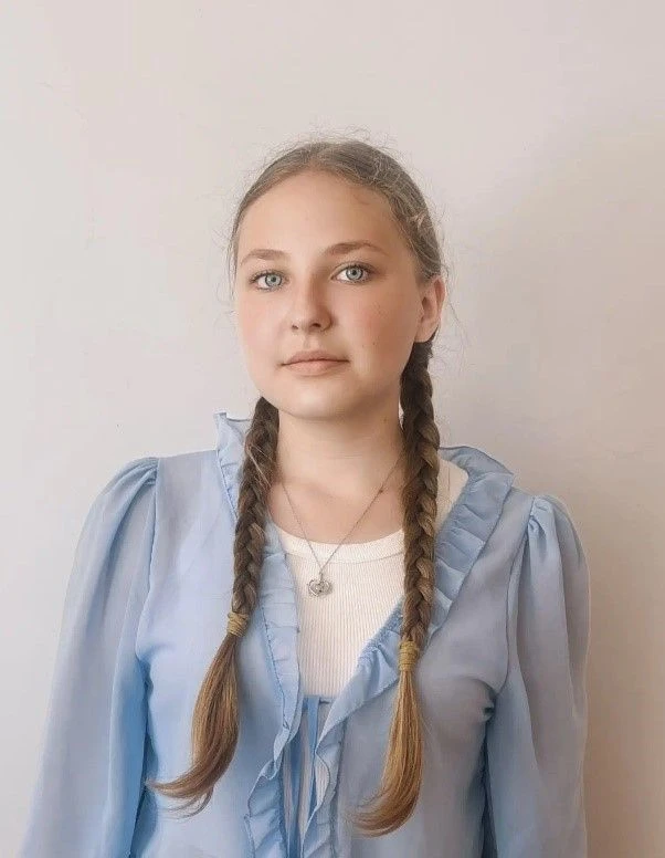 Боровик Маргарита, выпускница МБОУ СОШ  № 14 станицы Незамаевской -100 баллов на ЕГЭ по литературе.
