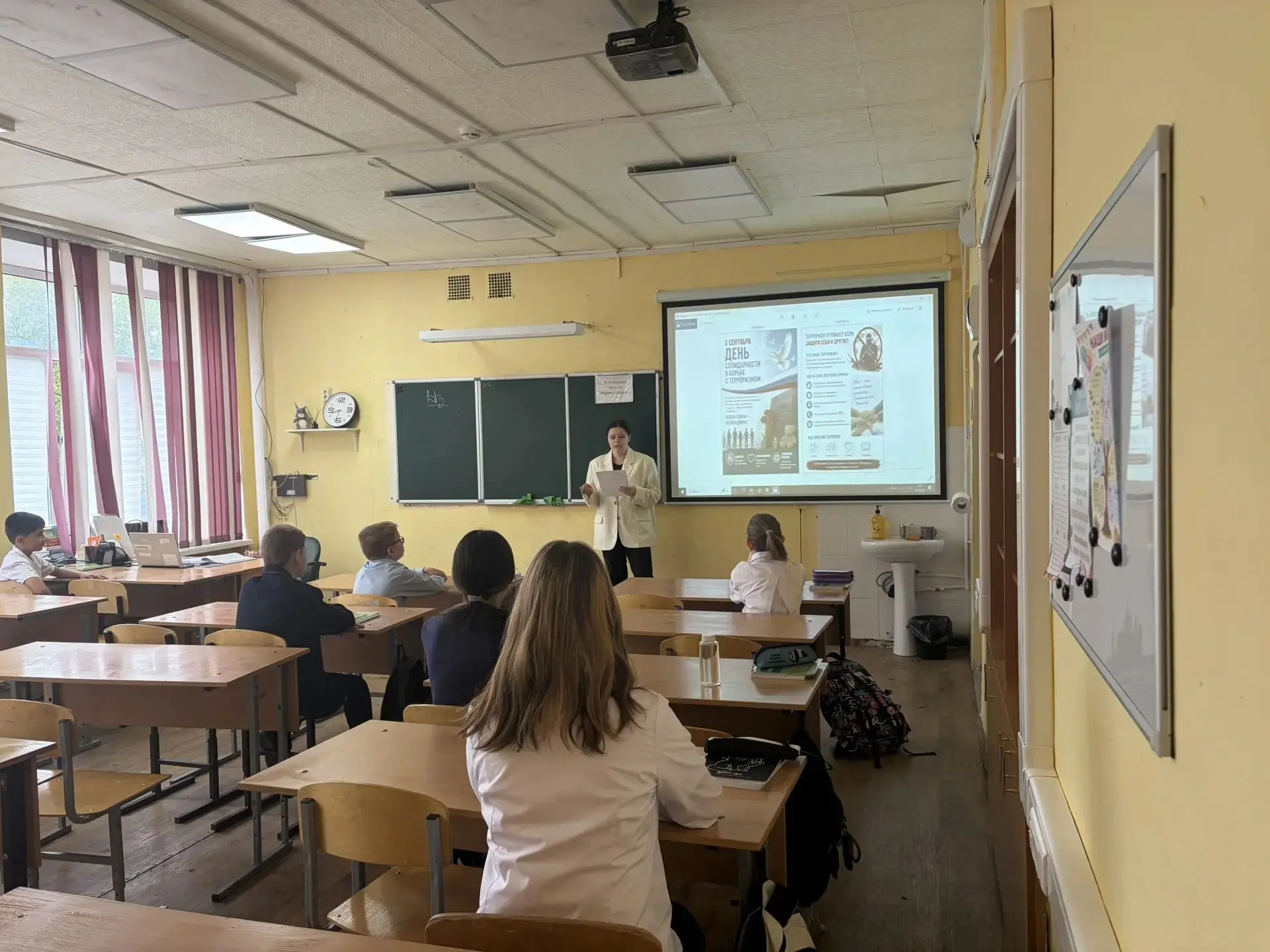 Сегодня в нашей школе прошел Единый день классных часов «Экстремизму — НЕТ!». Это важны...