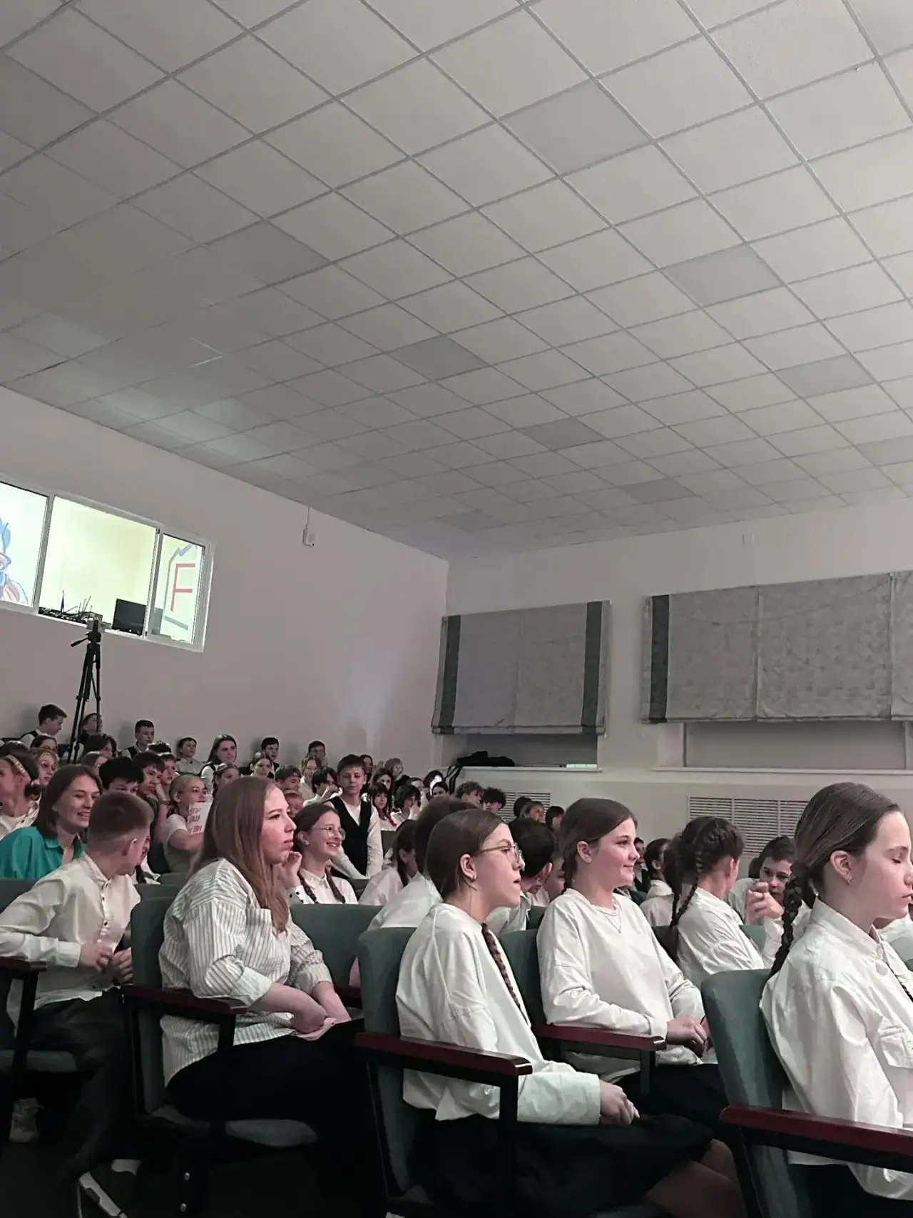 ✨ Конкурс «Коса — девичья краса»: море талантов и позитива! ✨  18 марта в нашей школе прошёл замечат