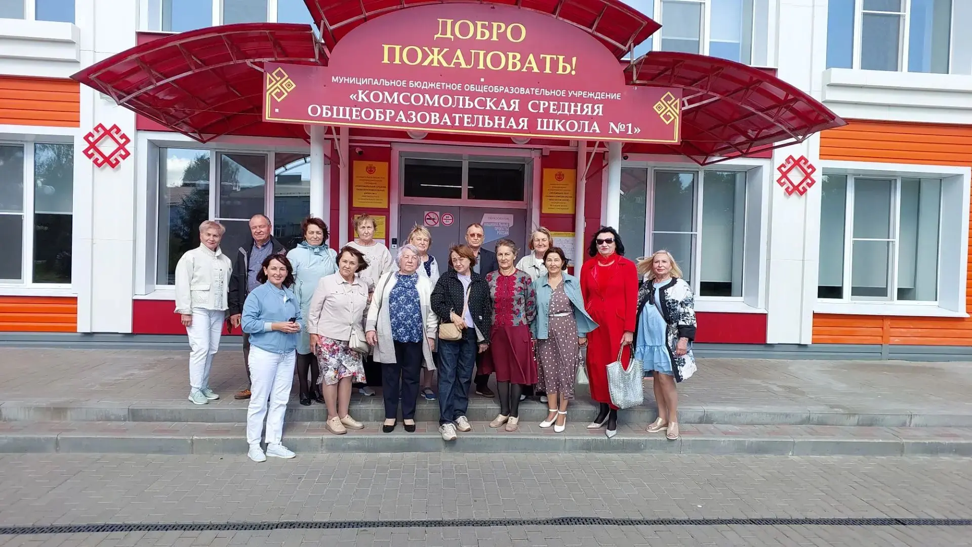 🏫 Сегодня в школе — настоящий аншлаг! К нам приехали те, кто делал здесь первые уроки ...