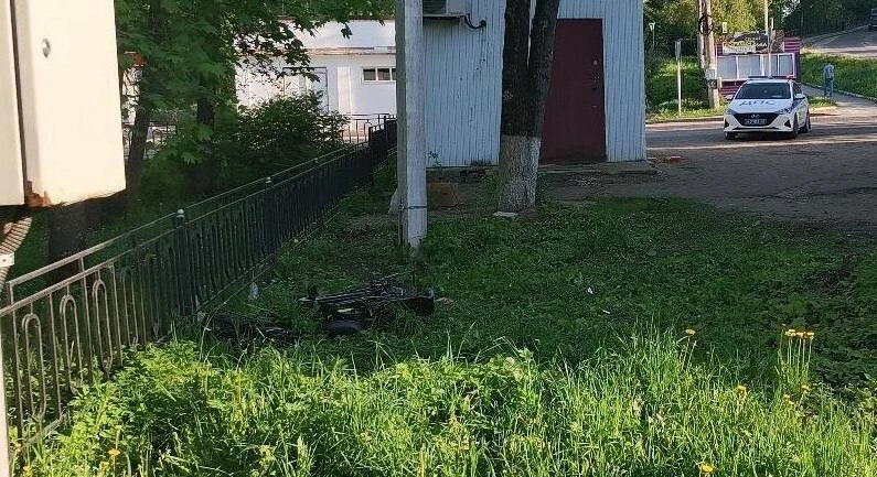 ⚠️В Наволоках электровелосипед врезался в фонарный столб.  ДТП произошло вечером 19 мая на Промышлен