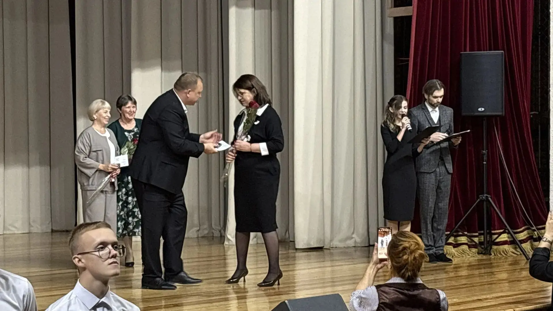 Сегодня в Предгорье чествуют в честь Дня учителя педагогов, воспитателей, ветеранов
