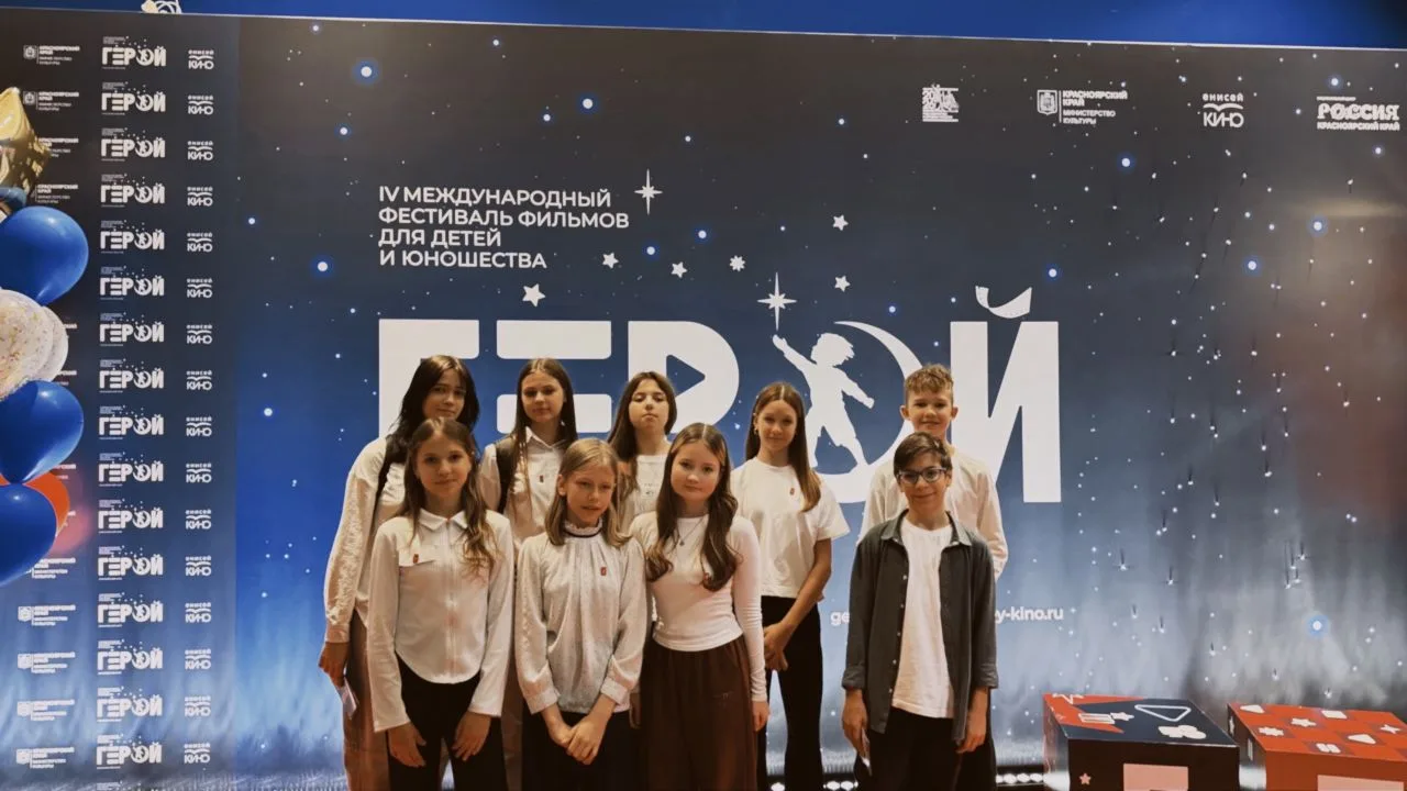 ПЕРВЫЕ В МИРЕ КИНО! 🚀  20 мая выдалось по-настоящему звёздным! ✨ Наши активисты Движения Первых окун