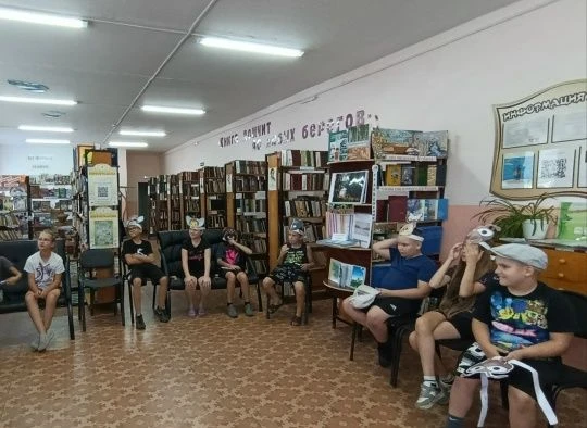 В рамках закрытия летнего социокультурного проекта "Лето с библиотекой" сотрудник Заозё...