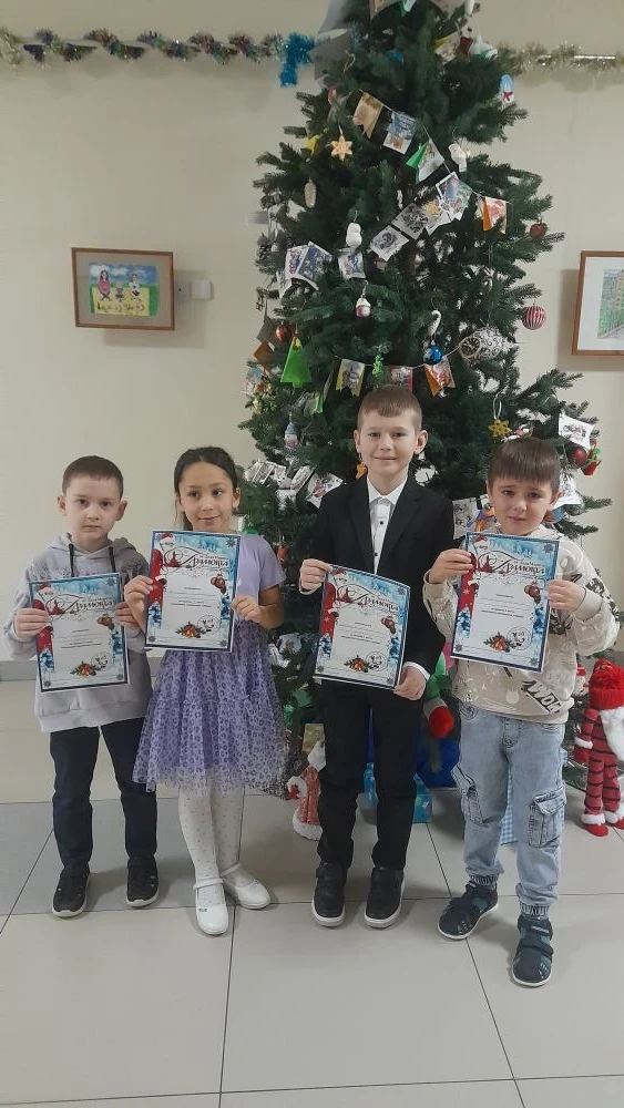 🎄✨ Новогодний турнир по шахматам на приз Деда Мороза ✨🎄 6 января в нашем лицее состоялся традиционны