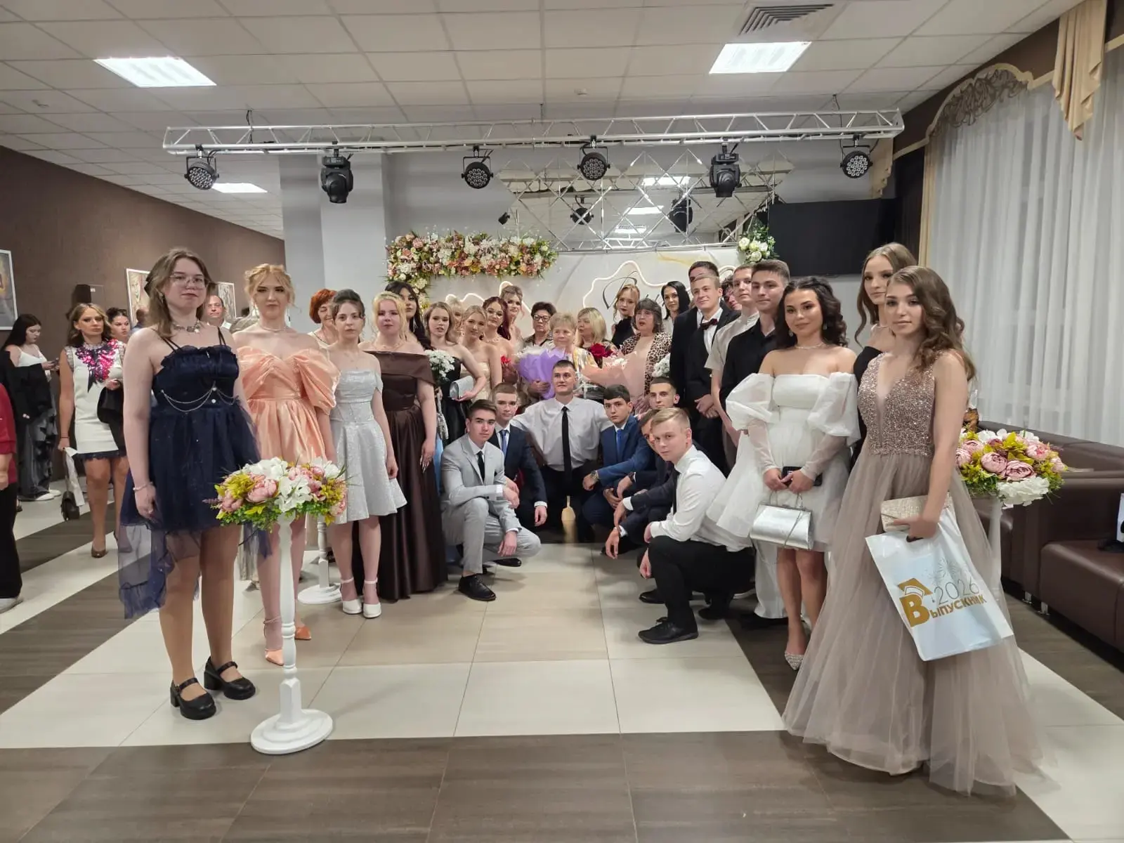 🇷🇺Учащиеся, их родные и друзья с волнением ждали этого часа.... Миссия "Школьник" выполнена! 

Поз