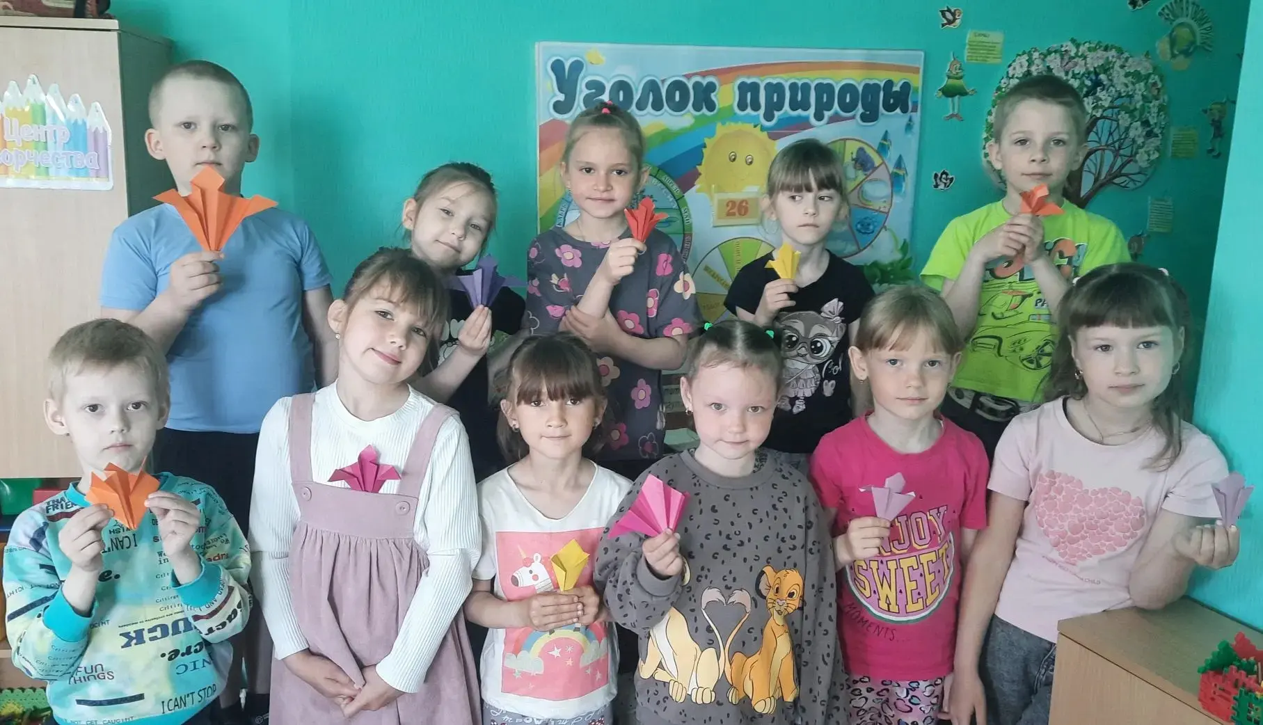 Для воспитанников старшего дошкольного возраста прошёл захватывающий мастер-класс по созданию цветов