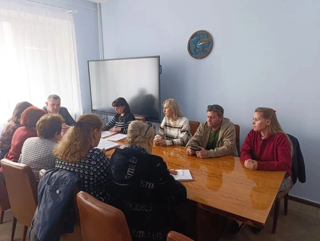 Рассмотрены программы социальной адаптации двух жителей Брянки.  ❗️В Администрации г. Брянки ЛНР сос