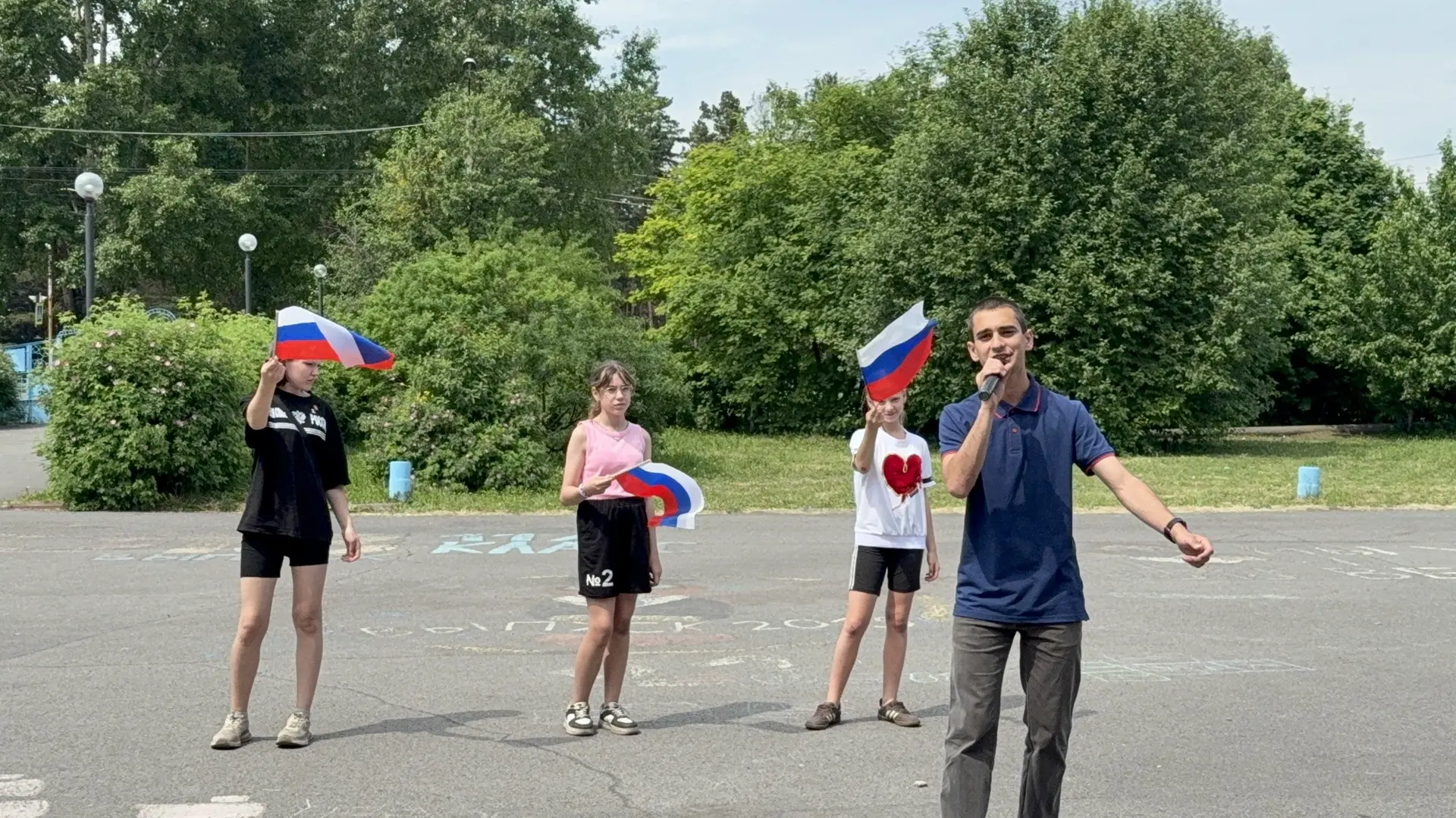 🎉 Праздничный концерт ко Дню России прошёл на территории школы! 🎉

Сегодня на территории нашей шко