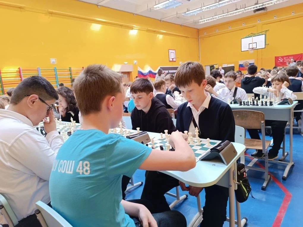 ♟️Исторический рекорд в Екатеринбурге: 200 школьников сразились за «Кубок Чемпионов» в школе №48!  🛑