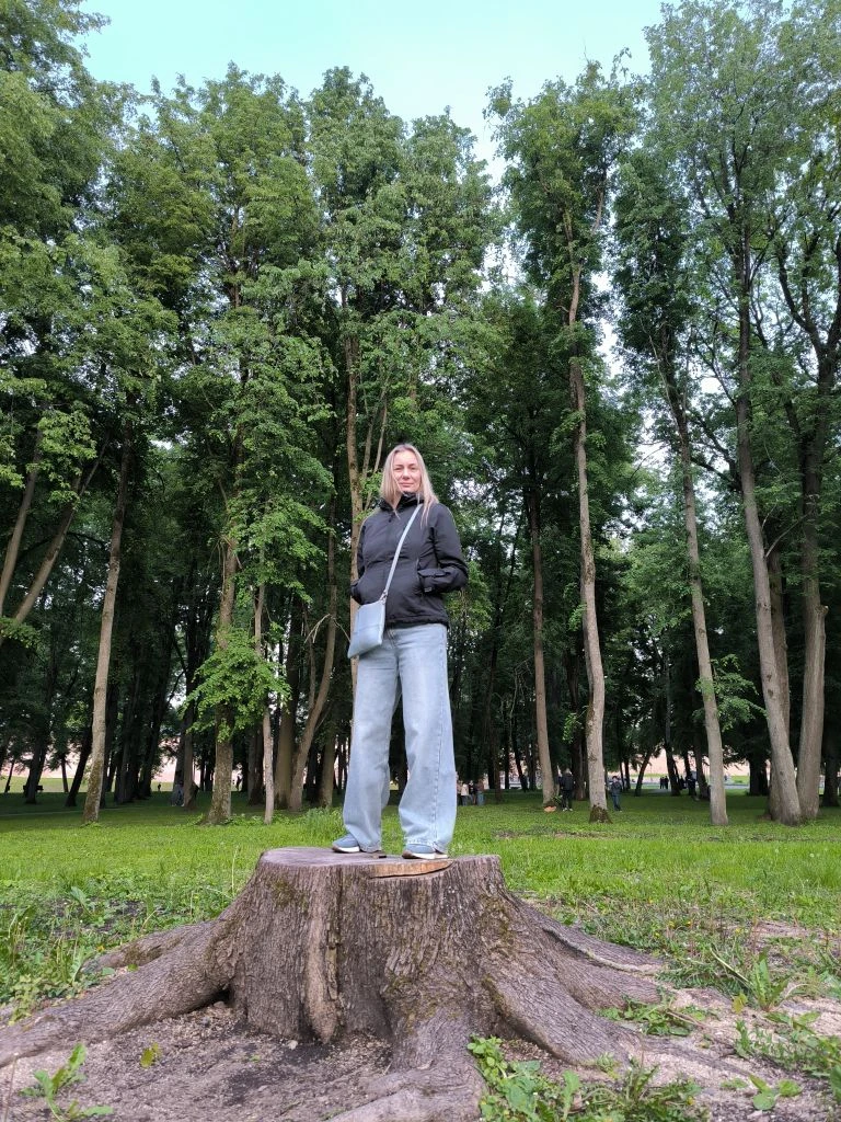 – Ого, смотри, какой пень!