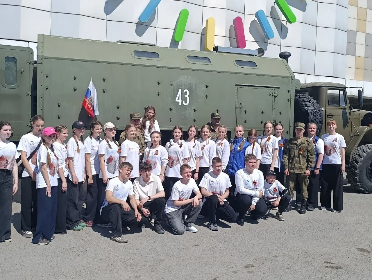 В этом году День Победы на площадке у ТРЦ «Парк» традиционно начался с работы полевой к...