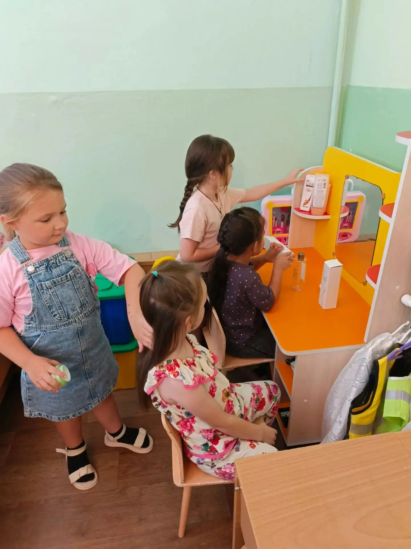 По всей земле,