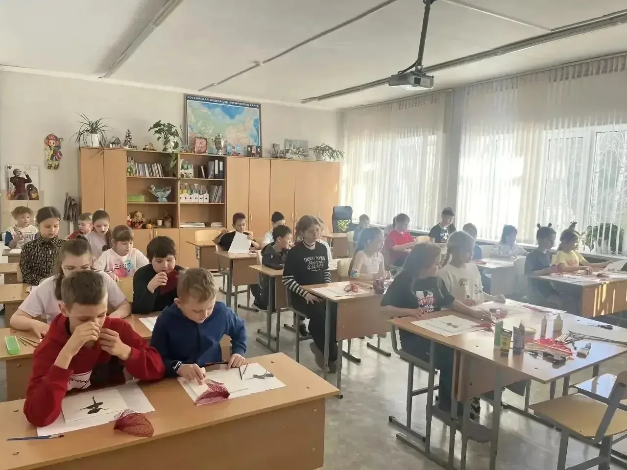 🌸 Весенние каникулы: от нежной грации до весёлого смеха! 📍Сегодня в нашем пришкольном лагере день бы