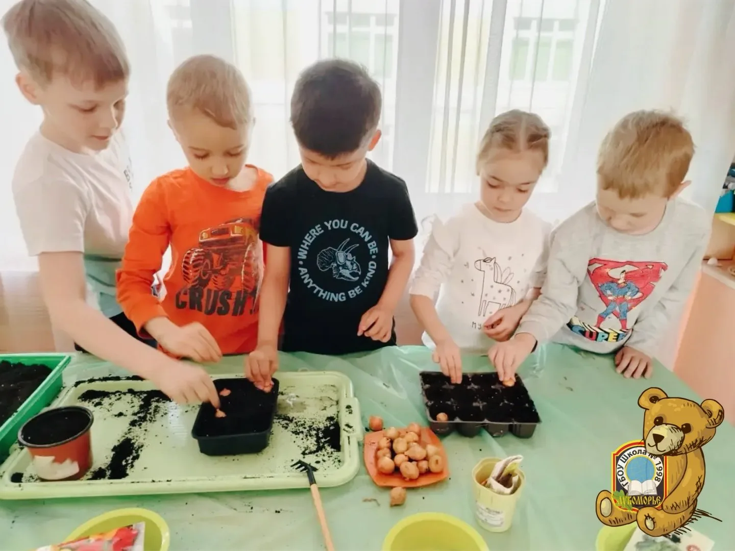 🌿 #ДайджестДошколят | Огород на подоконнике  С приходом весны в группе «Радуга» появился свой малень