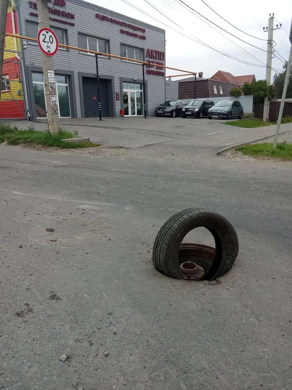 Люк на Баумана снова открыт. Сколько можно?