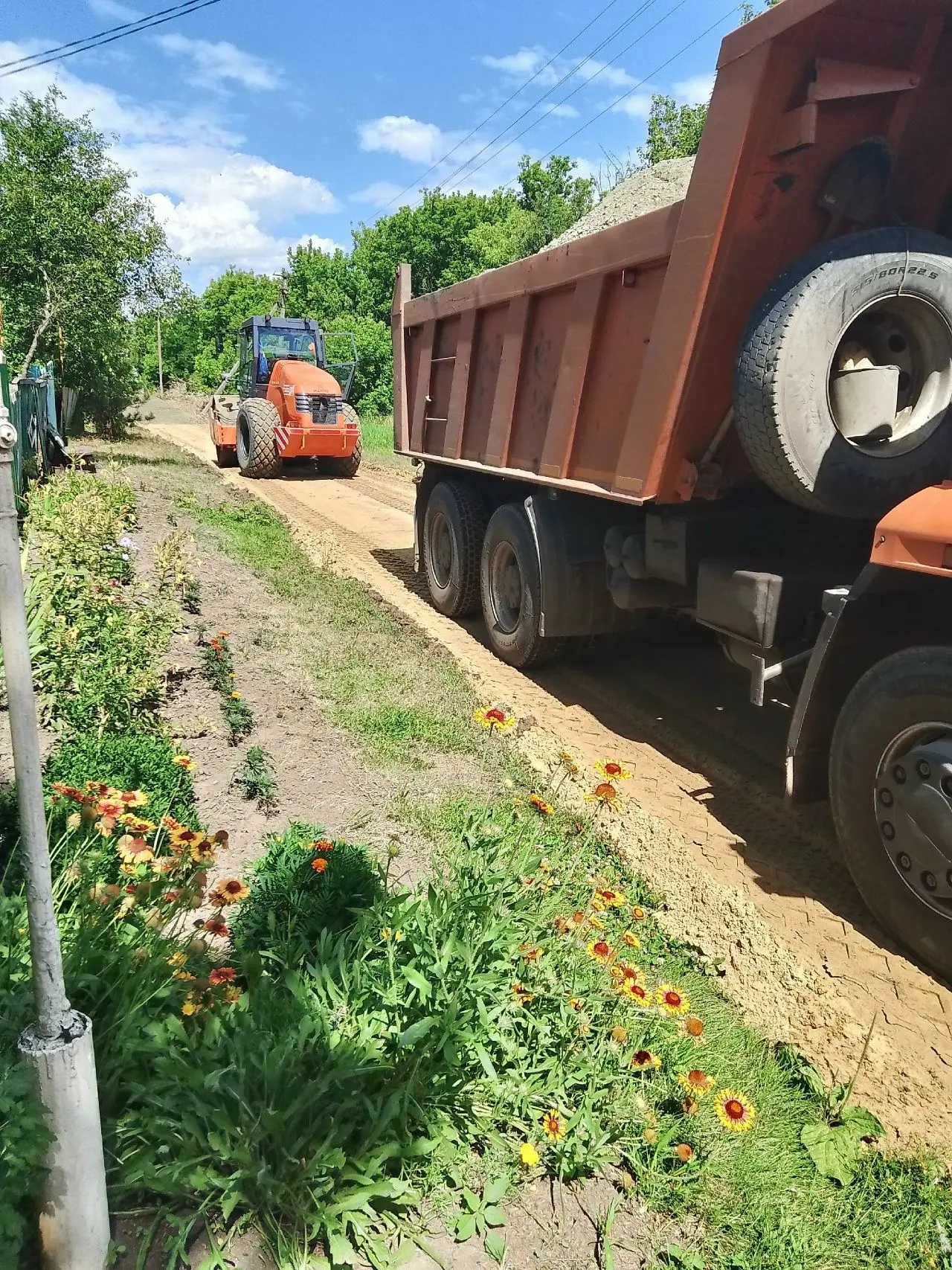 Районная газета «Кантемировский вестник»:

Работы по ремонту 675 м дорожного покрытия по улице Дружб