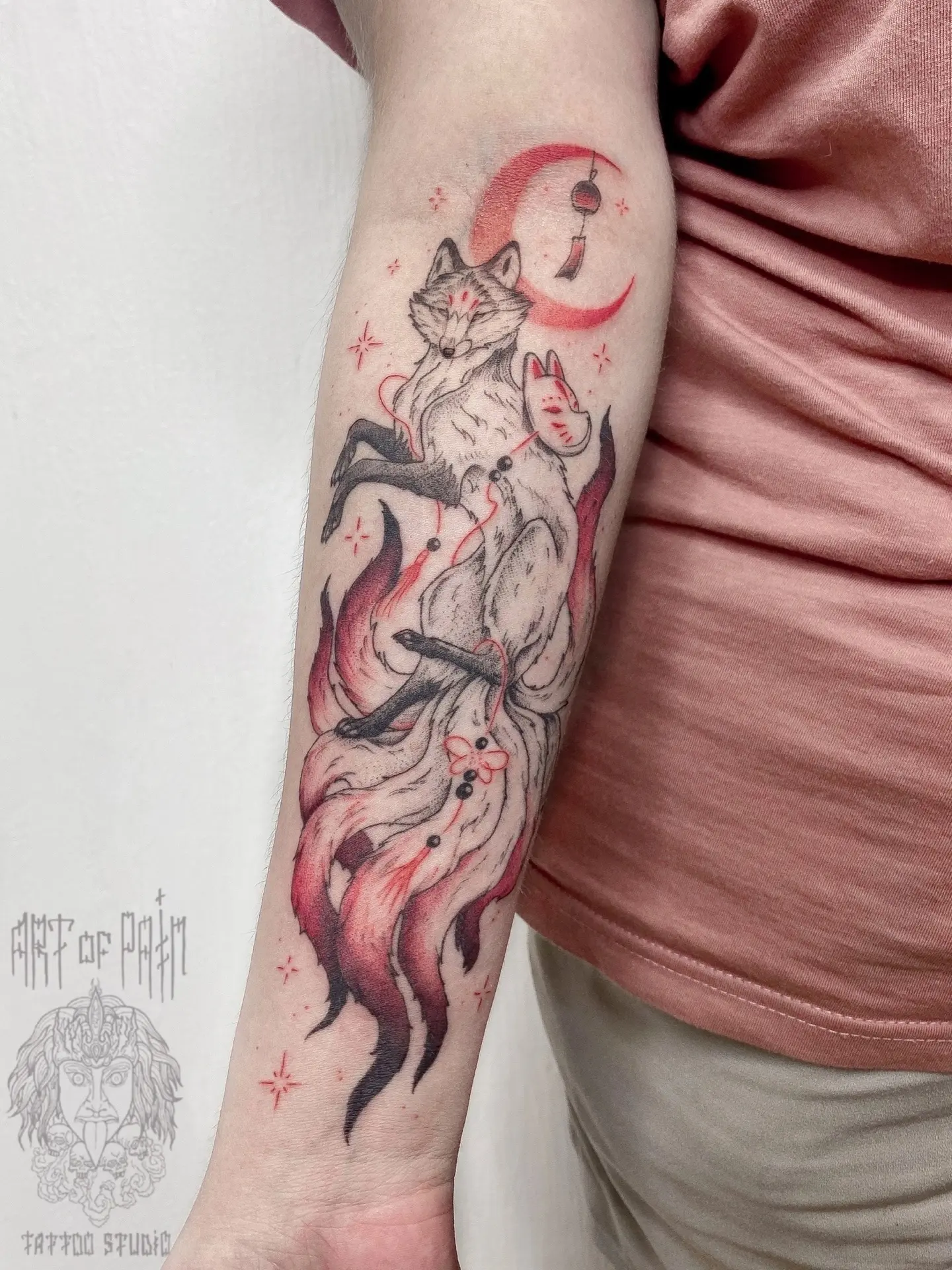 Красный и черный! ❤️🖤 Бессмертная классика, которая придает татуировкам особый шарм 🥰