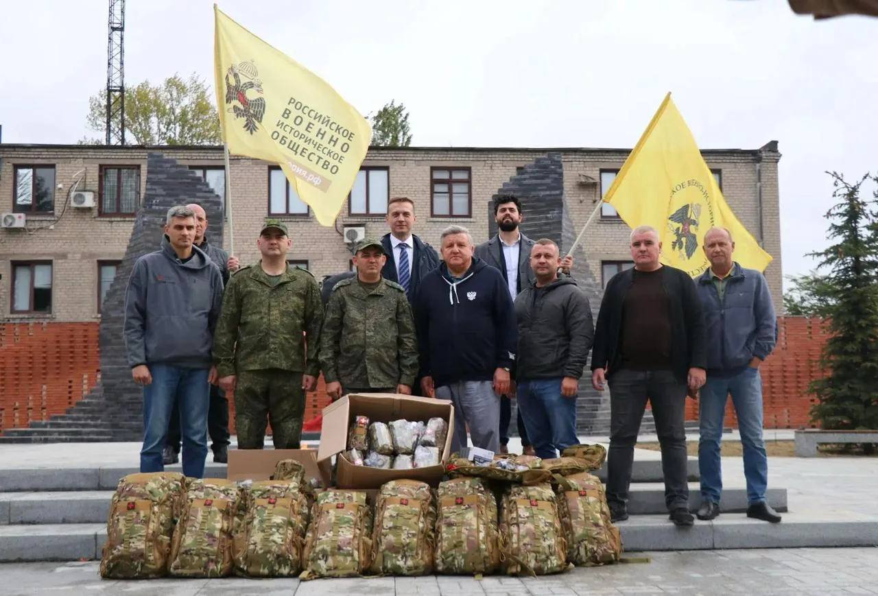 Передали еще одну партию гумпомощи нашим воинам. Встретились с ними у мемориала «Шахта ...