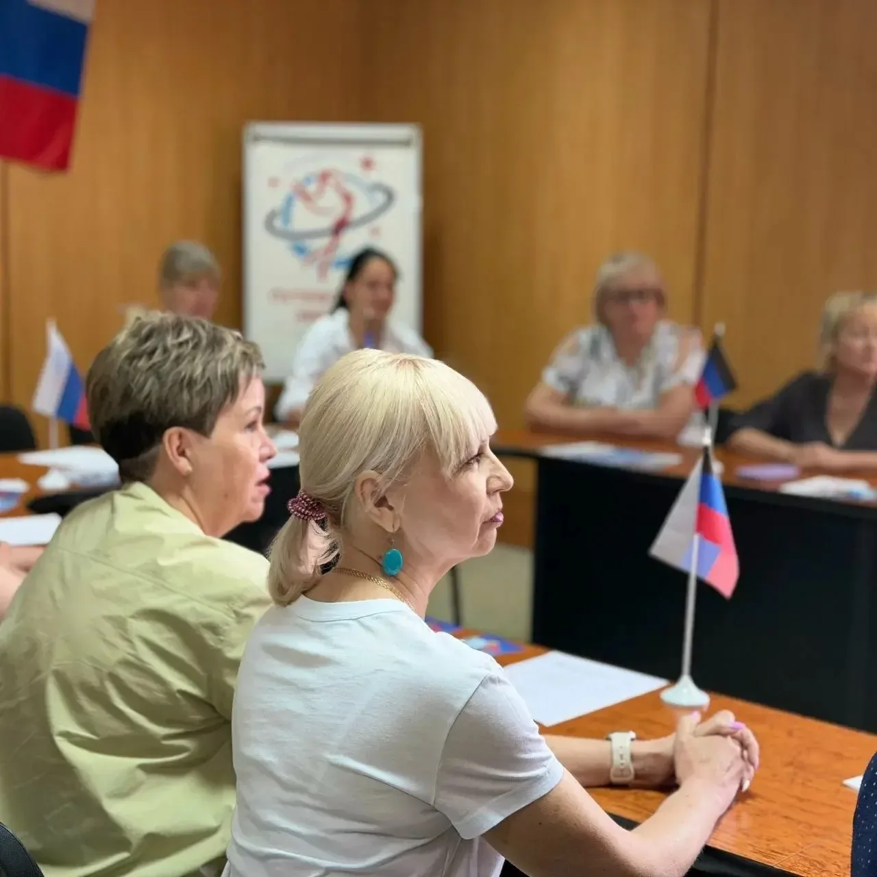 👩‍🦰🧑‍🦰Женский клуб «Путеводная звезда» провёл заседание в Горловке