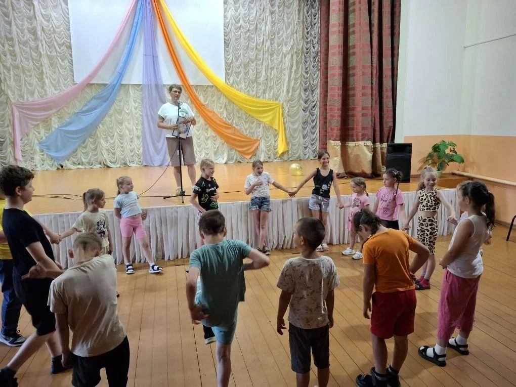 🎉  Вчера у нас царила атмосфера настоящего праздника: мы закружились в вихре музыки, смеха и танцев