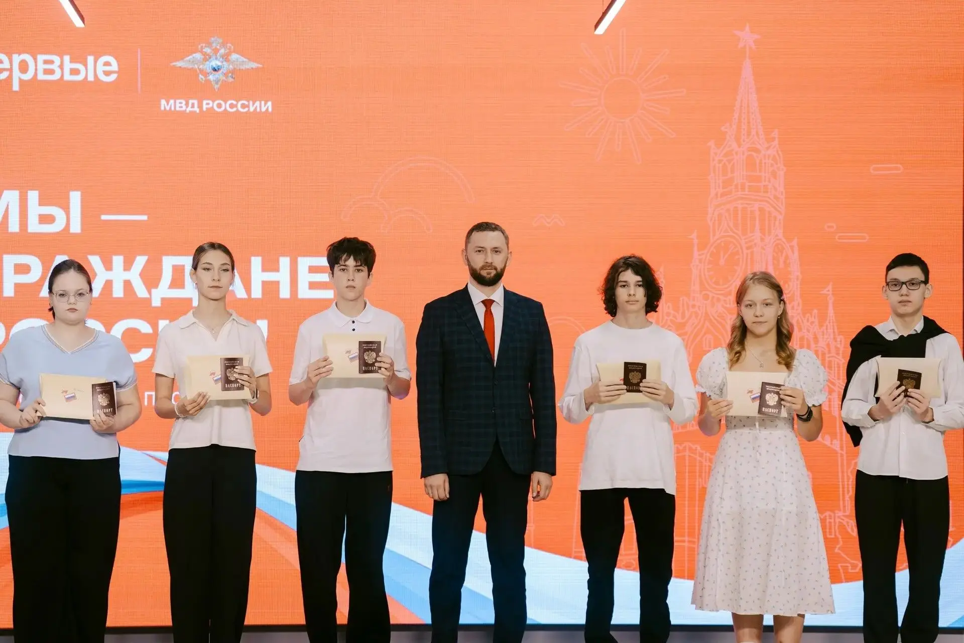 🇷🇺Прошло торжественное вручение паспортов гражданина Российской Федерации. Важный документ ребятам
