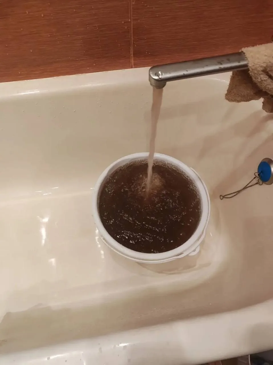 😳 Мира 9, это прикол что ли какой то, мало того что напор воды стал плохой, так вода п...