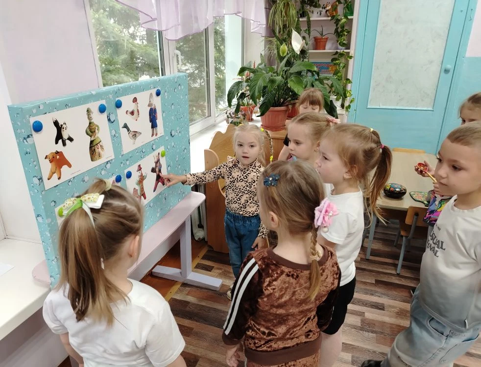 Сегодня в средней группе прошёл настоящий праздник народного творчества — «День народны...
