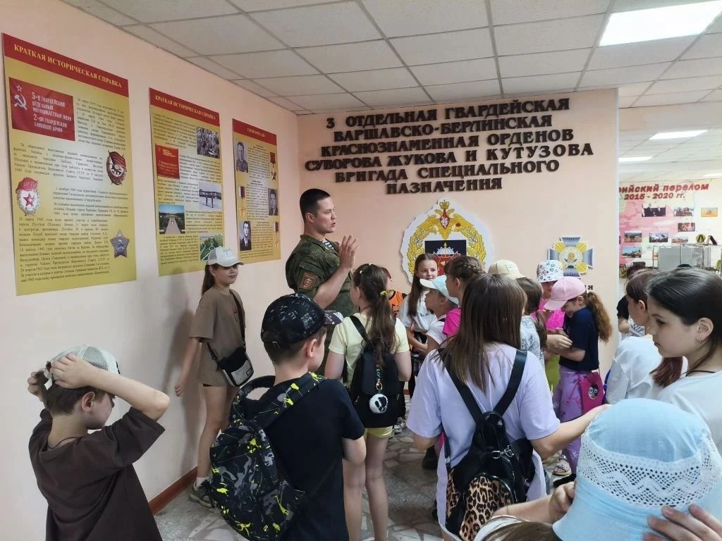 9 и 10 июня воспитанники пришкольного лагеря «Семь + Я» посетили исторический музей военного училища
