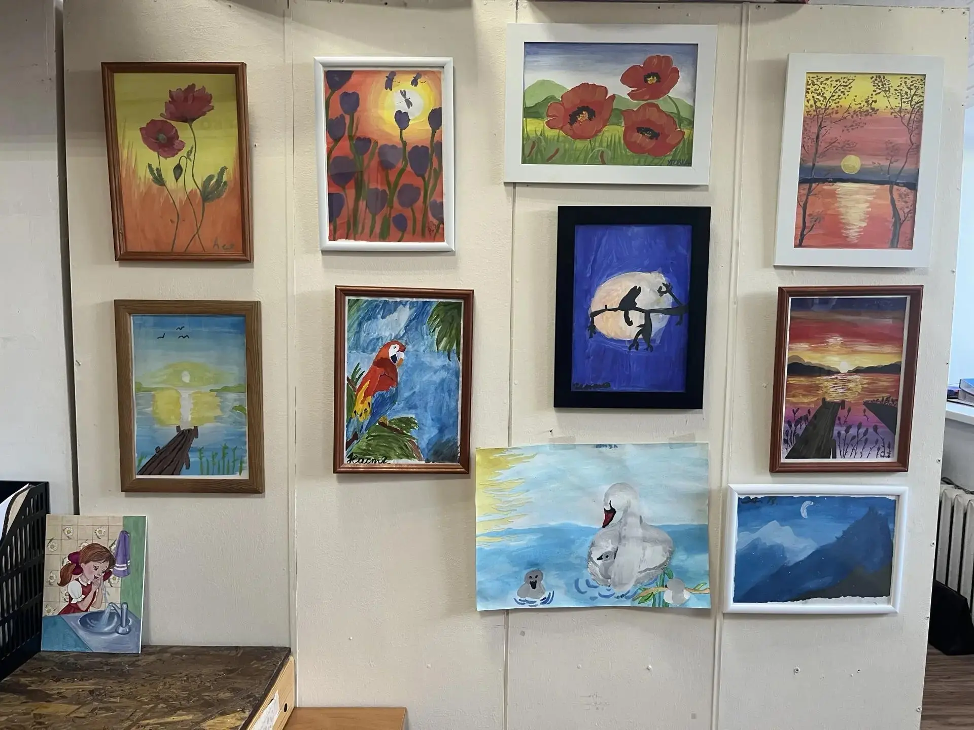 🎨 Лето на холсте: в Доме культуры пос. Сенной прошла яркая летняя выставка! ☀️