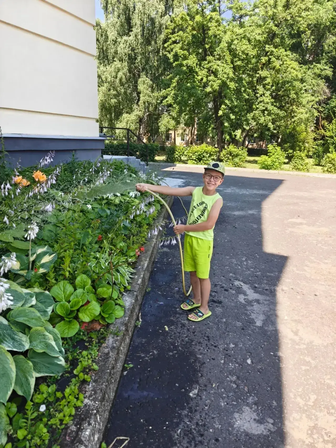 ШКОЛЬНАЯ КЛУМБА 🌿

🌱Ученики гимназии уже не первый год принимают участие в общешкольном проекте «Ш