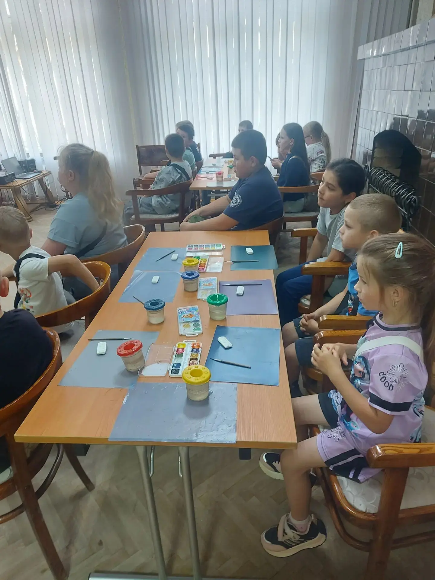 В солнечное утро отдыхающие пришкольного лагеря "Ягодка" отправились навстречу новым открытиям. Их ж