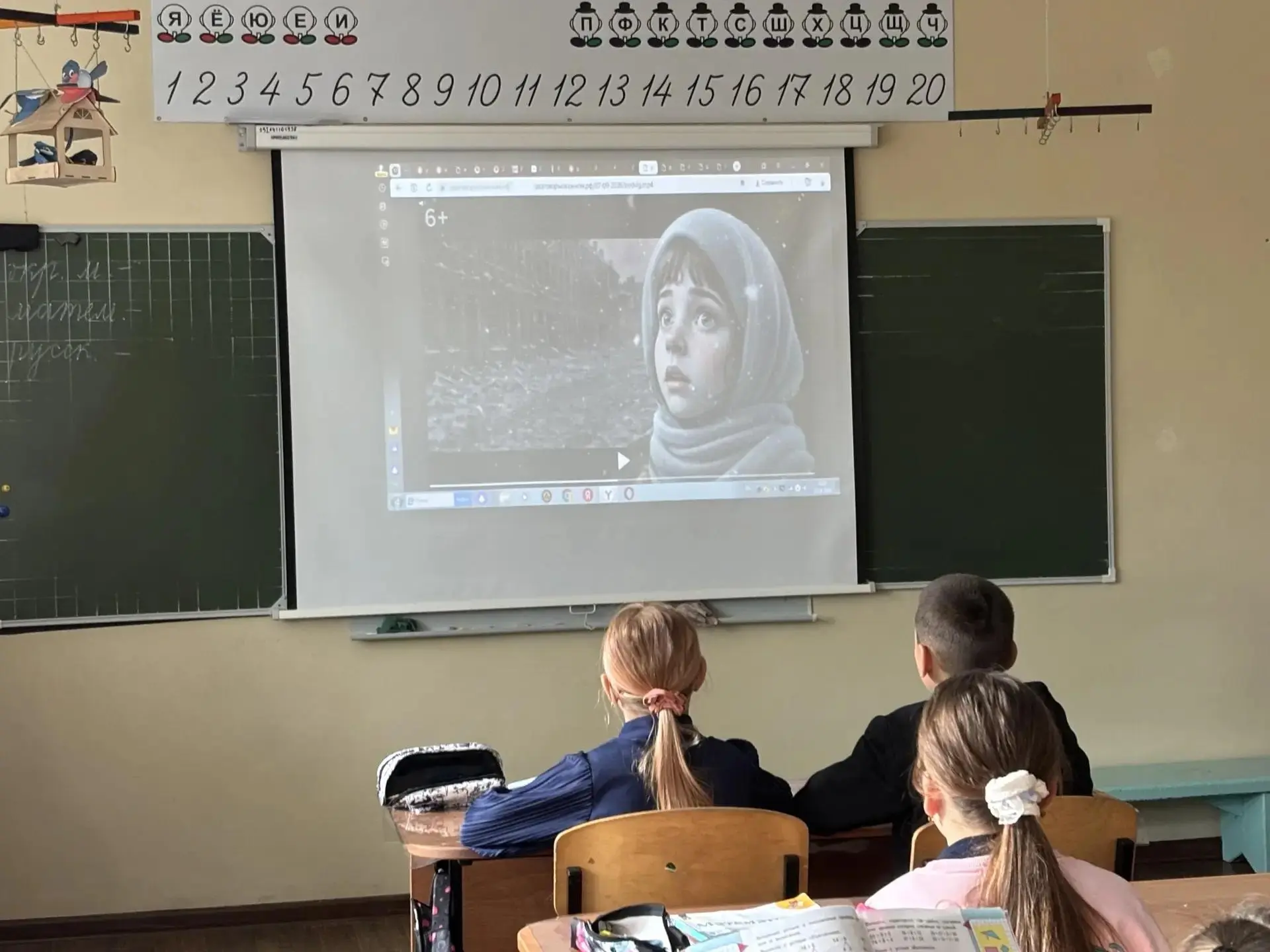 «Разговоры о важном»: связь поколений и уроки истории 🇷🇺