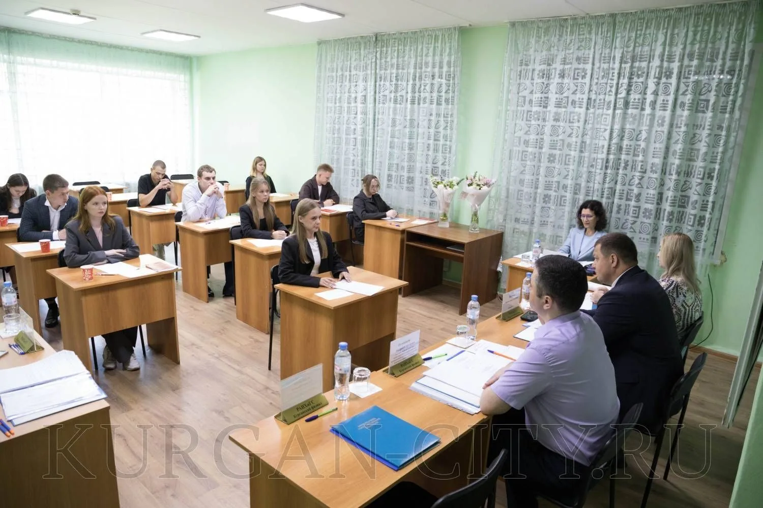 Сдача госов прошла на «хорошо» и «отлично»

Сегодня глава города Кургана Антон Науменко принял участ