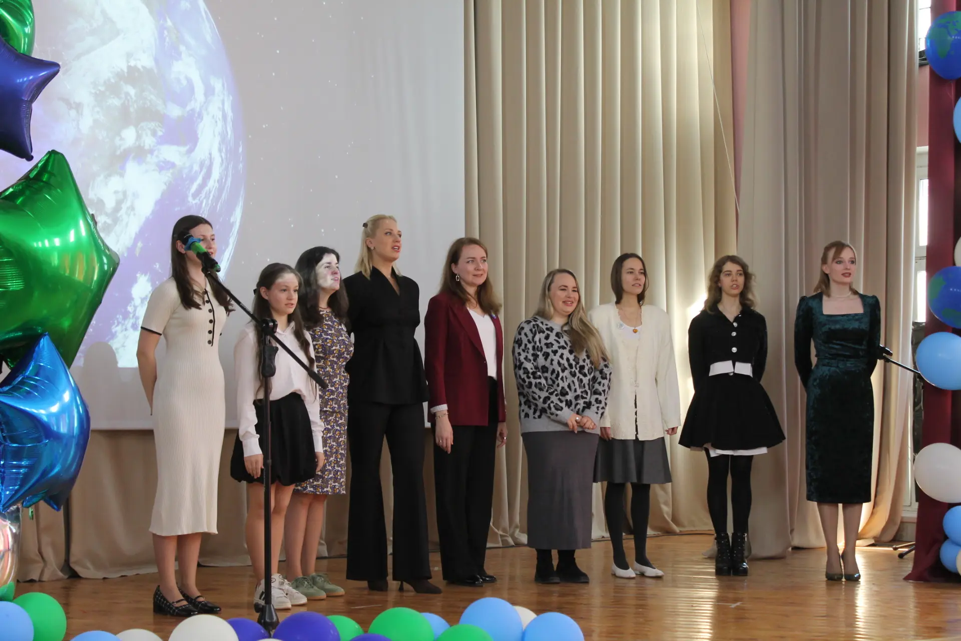 ✨️ О вечере «Планеты» ✨️  🌏 «Жизнь- это я, это мы с тобой»- этими словами гимна клуба «Планета» откр