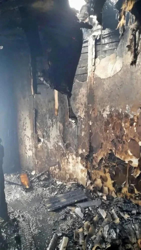 В Вельске из-за заправки газонокосилки сгорели гараж и дом