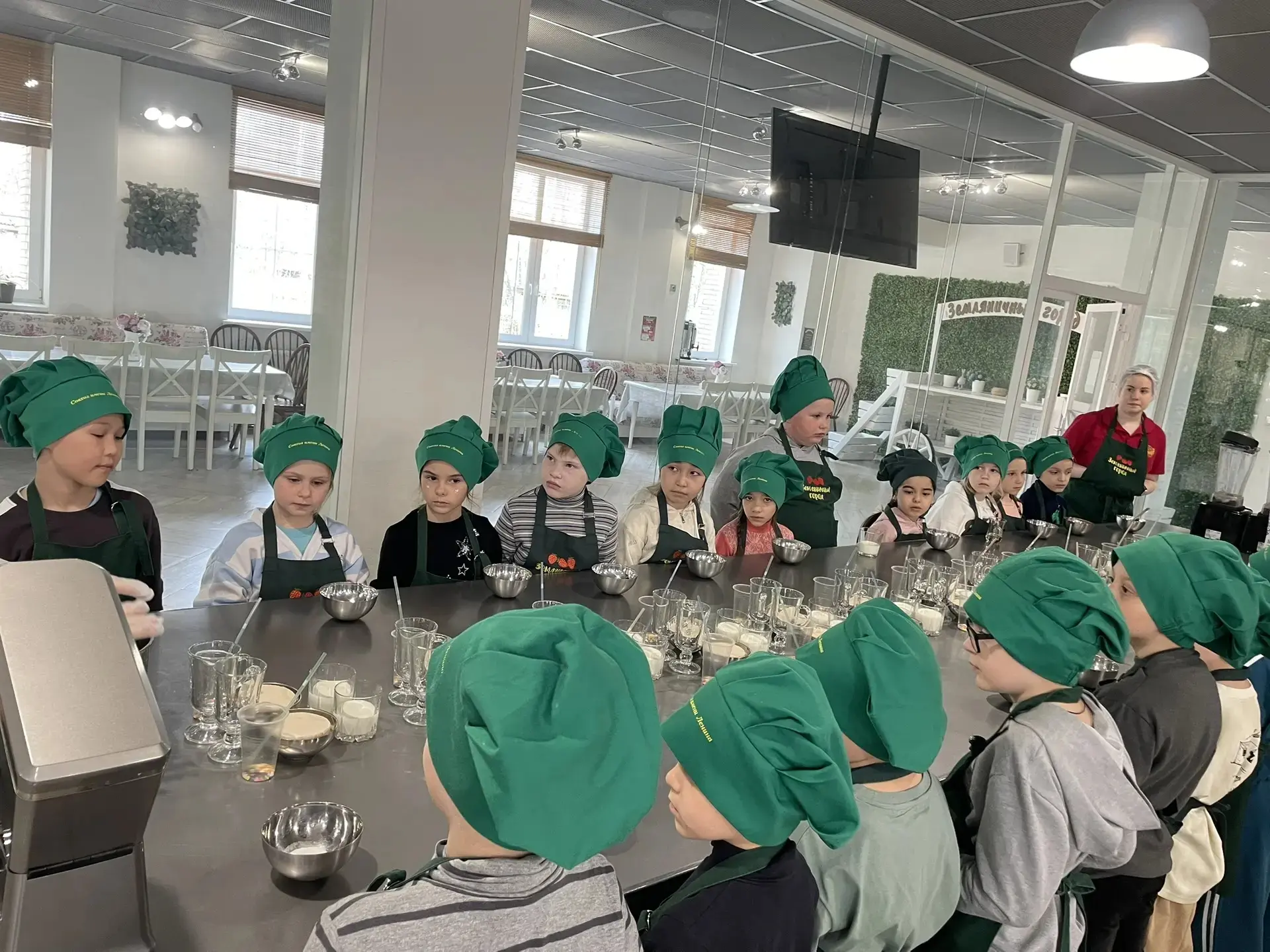 Сладкий день в «Земляничном городе»! 🍓   13 апреля первоклассники (1 «Б», 1 «В») и второклассники (2