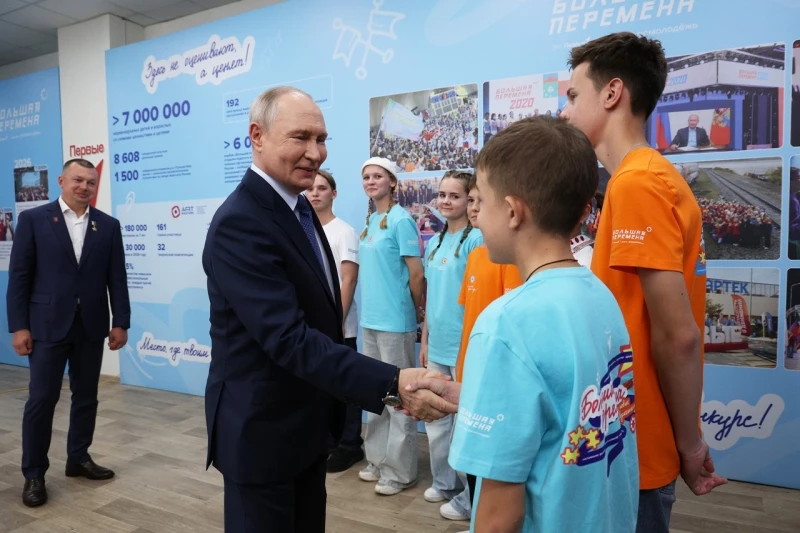 Владимир Путин встретился с финалистами «Большой перемены» в Красноярске

В Красноярске прошла церем