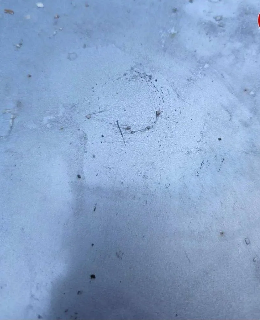🥚Яичный обстрел устроили неизвестные во дворе краснодарского ЖК.