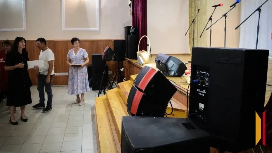 Для клуба лискинского села Сторожевое 2-е приобрели видеопроектор и акустическую систему