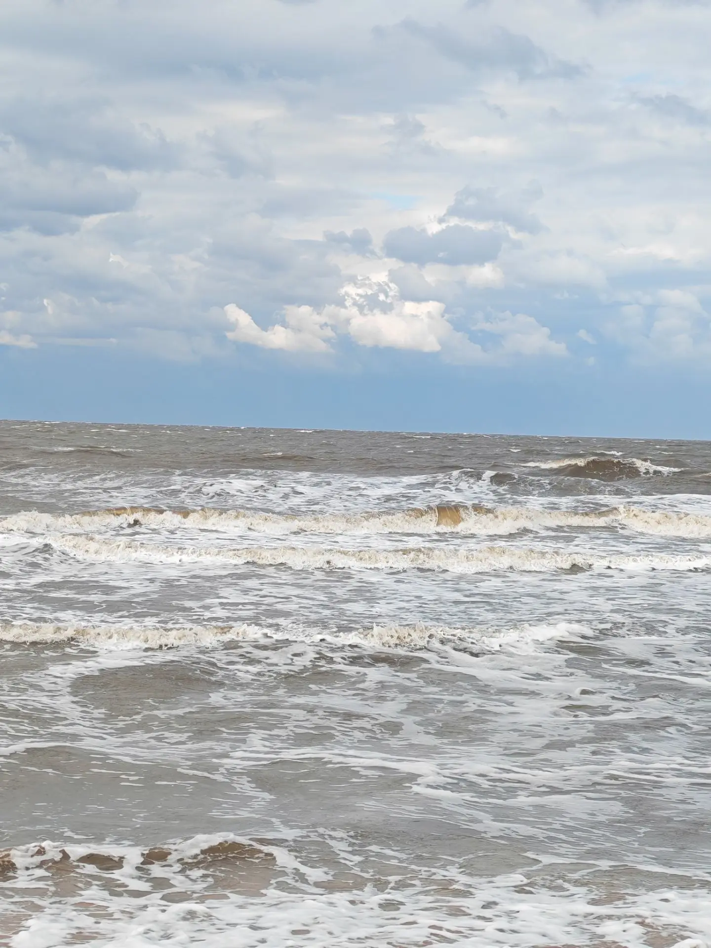 🌊 Пляж «Белый берег» в Голубицкой — сегодня всё шикарно! 😍
