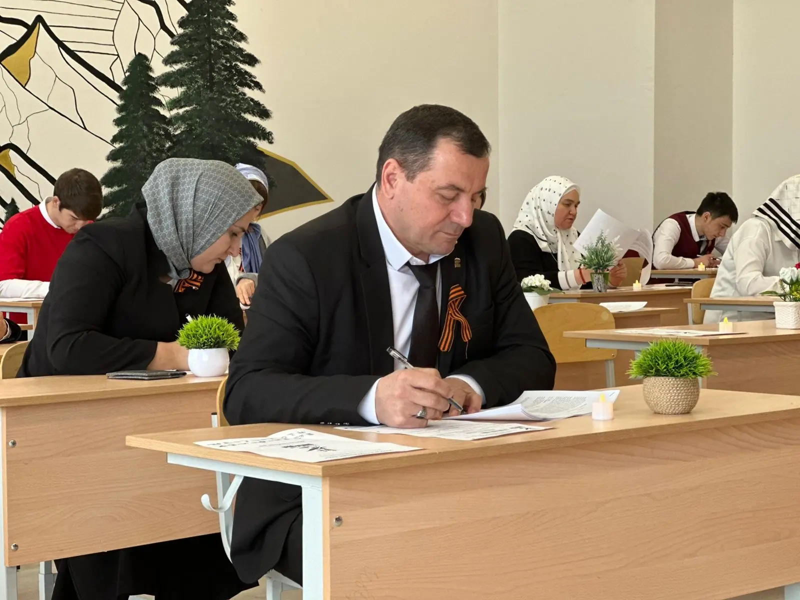 На базе нашей школы прошёл Диктант Победы, который стал символом единства и патриотизма. В этом знач